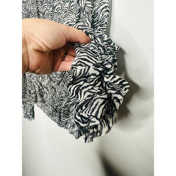 ONE TEASPOON Black White Interfere Ruffle Long Sleeve Party Top NWT Size Small - Picture 4 of 10